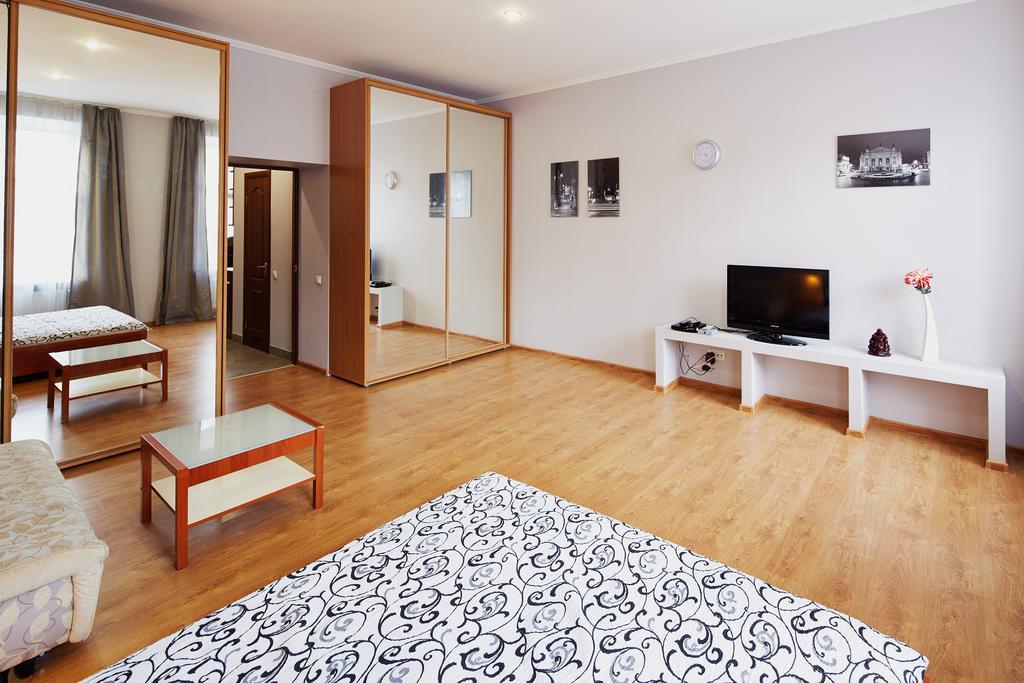 Apartment On The Center Of Lviv Bilik gambar